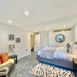  Apartment By The Flat Accommodating 5 Guests United Kingdom
